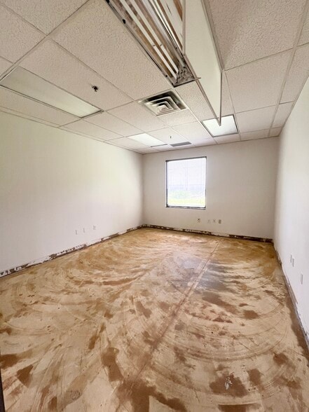 More Photos Of 1000 Color Pl, Apopka Office For Lease