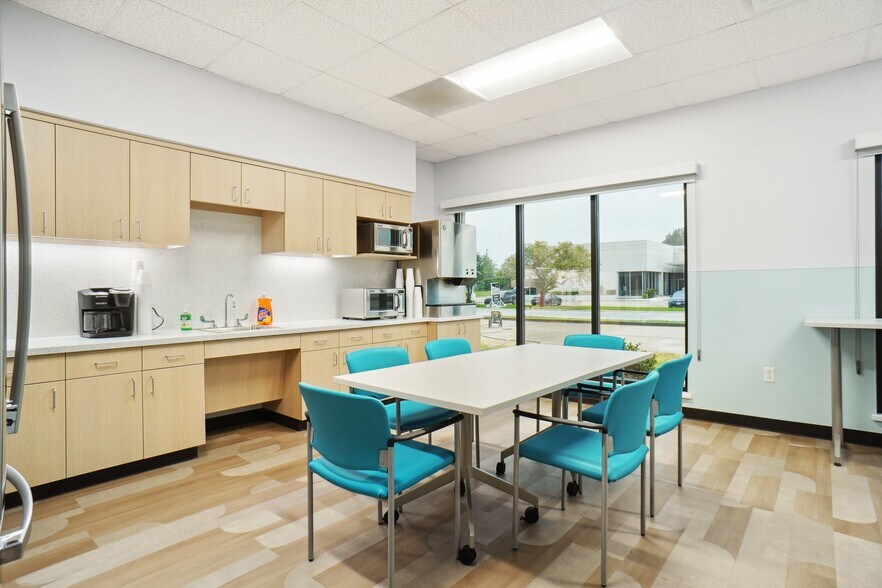 More Photos Of 6825 Manhattan Blvd, Fort Worth Medical For Sale