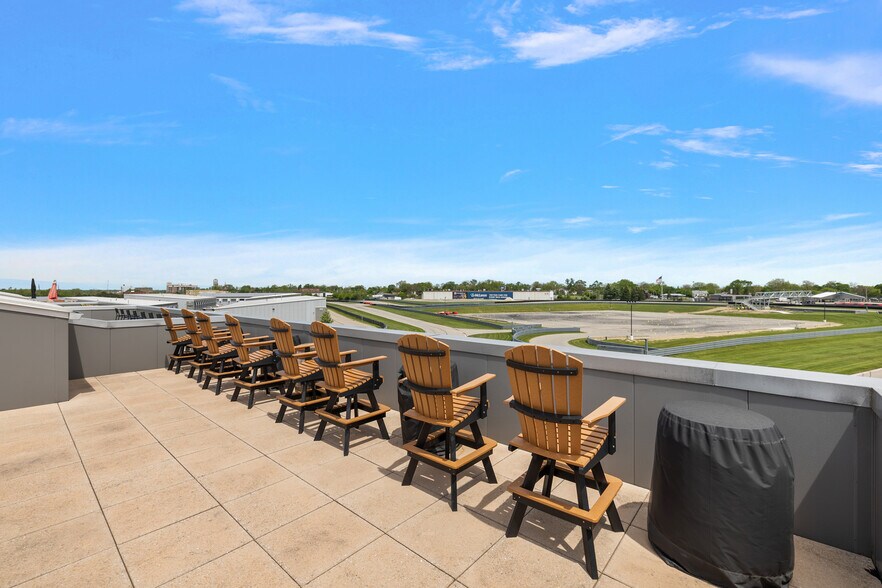 More Photos Of 148 Pit Ln, Pontiac Parking Garage For Sale