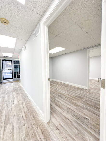 More Photos Of 406 E Pennsylvania Blvd, Feasterville Trevose Light Distribution For Lease