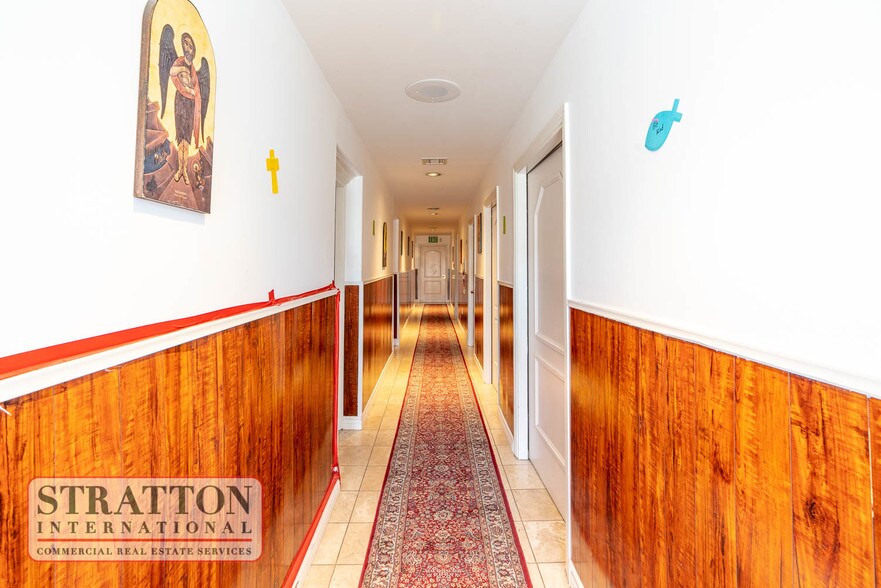 More Photos Of 23986 Pine St, Santa Clarita Religious Facility For Sale