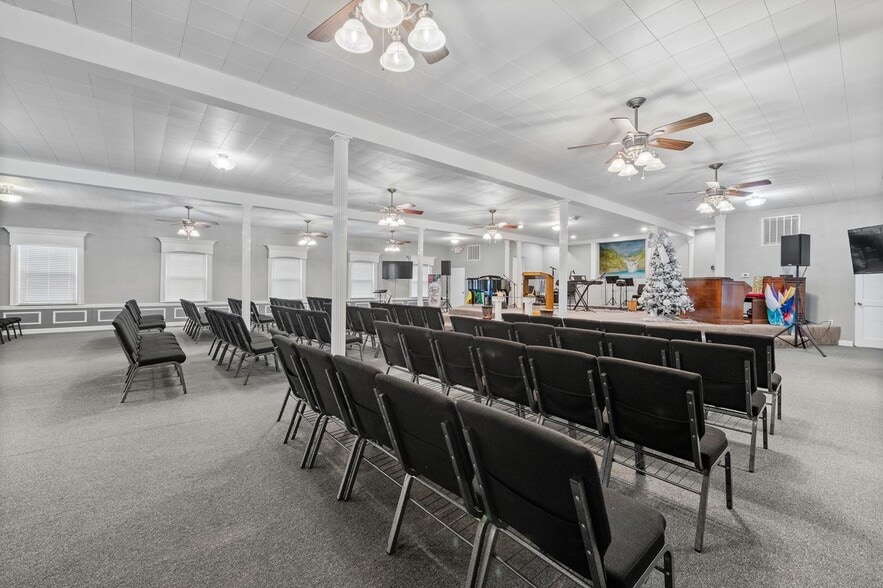 More Photos Of 8861 Botanical Ave, Caseyville Specialty For Sale