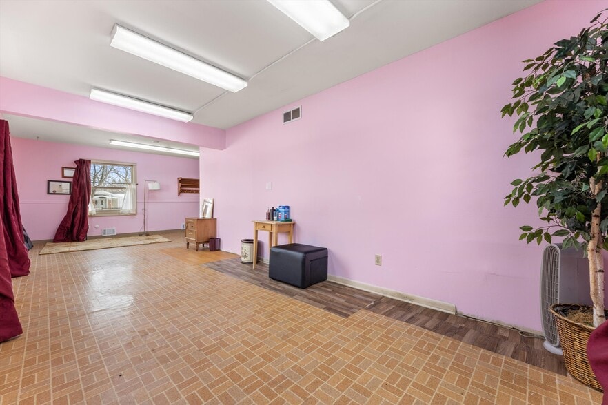 More Photos Of 11801 W Janesville Rd, Hales Corners Office For Sale