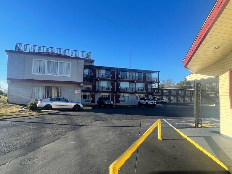 More Photos Of 2848 Bragg Blvd, Fayetteville Hotel For Sale