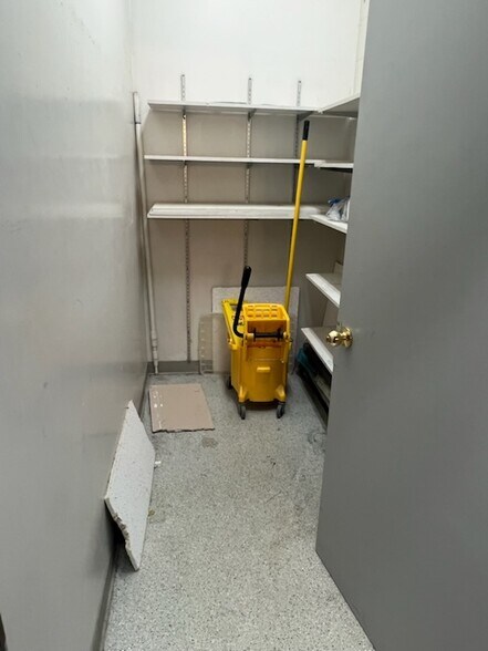 More Photos Of 6361-6367 Glenway Ave, Cincinnati Storefront Retail Office For Lease