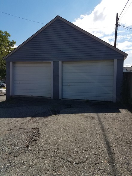 More Photos Of 7 Park Ave, Gaithersburg Office For Sale