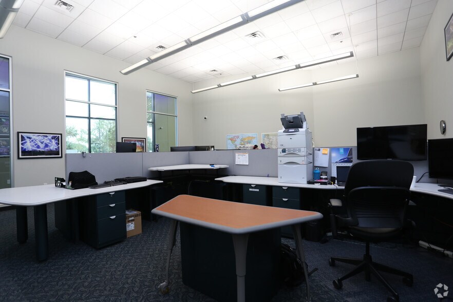 More Photos Of 16503 Air Center Blvd, Houston Unknown For Lease