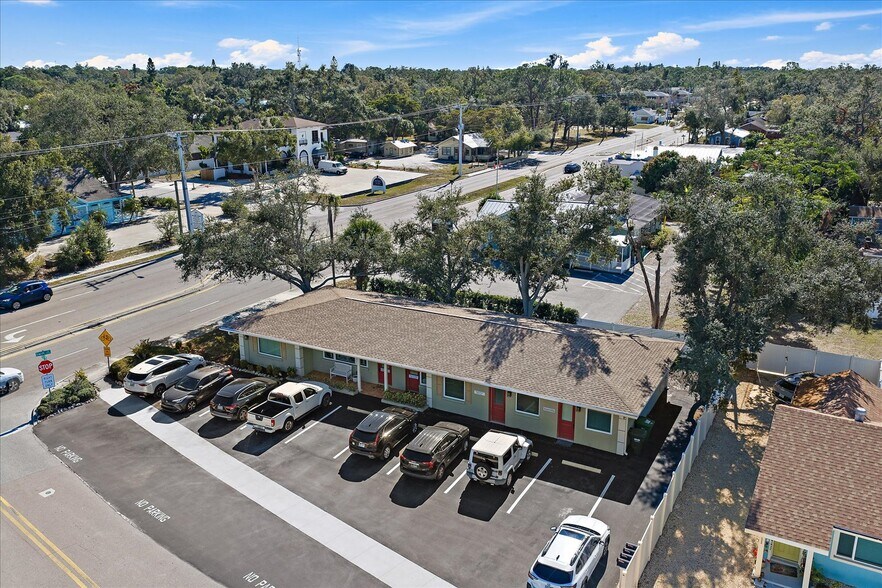 More Photos Of 3932 Swift Rd, Sarasota Office For Sale