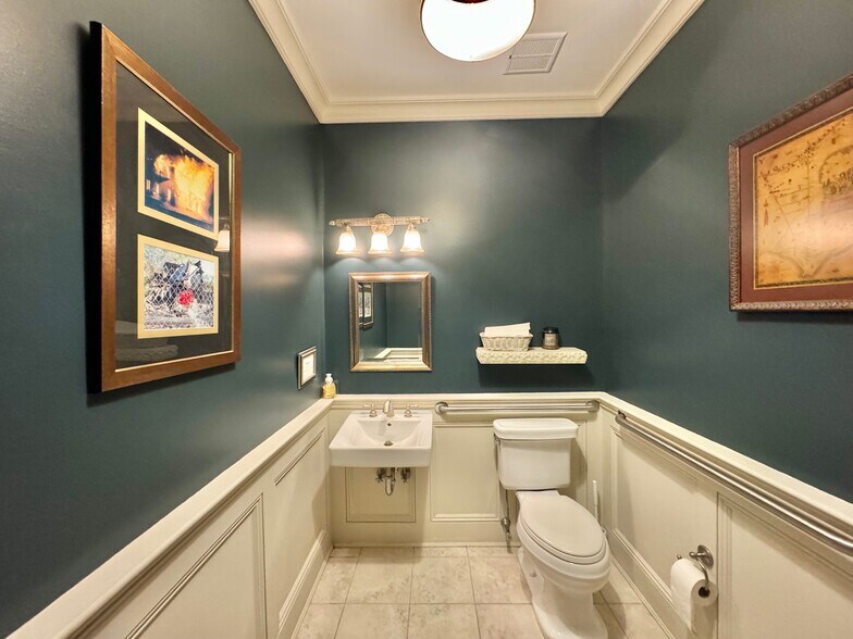 More Photos Of 370 Manor Ln, Jamesport Restaurant For Sale