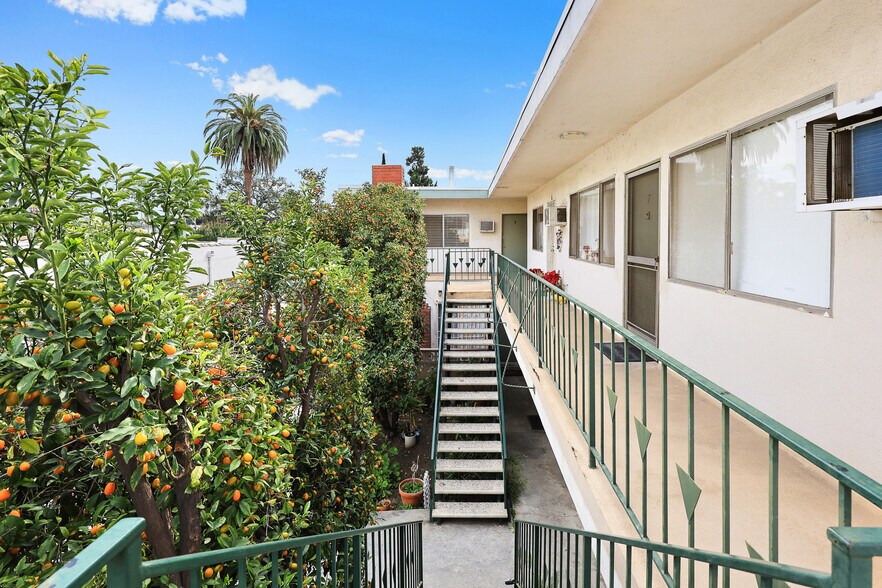 More Photos Of 2233 Addison Way, Los Angeles Apartments For Sale