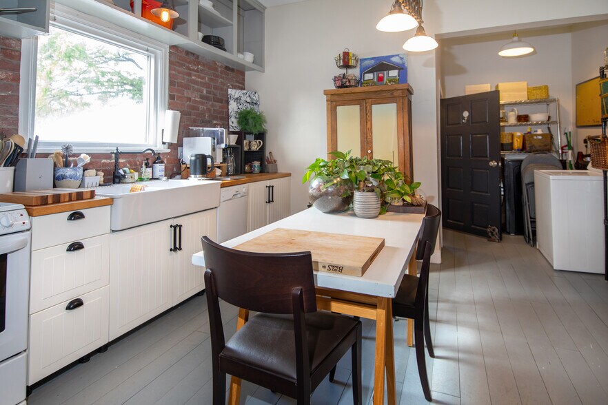 More Photos Of 100 W Cleveland St, Lafayette Loft Creative Space For Sale