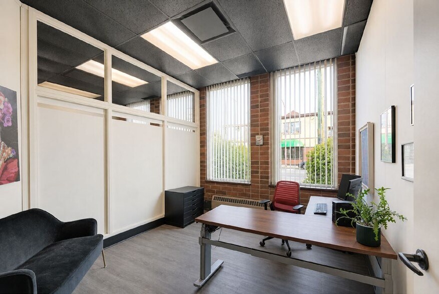 More Photos Of 2695 Quadra St, Victoria Storefront Retail Office For Lease