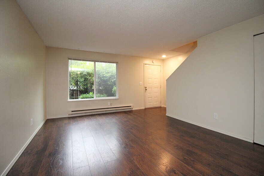 More Photos Of 1822 SE Ash St, Portland Multifamily For Sale