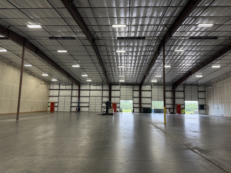 More Photos Of 1000 Schroeder Dr, Waco Warehouse For Lease