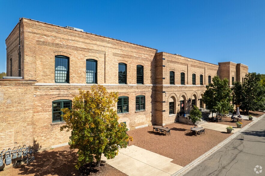 More Photos Of 3241 Garver Grn, Madison Freestanding For Lease