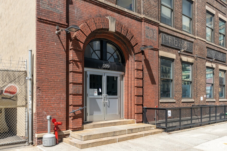 More Photos Of 599 Eleventh Ave, New York Warehouse For Lease