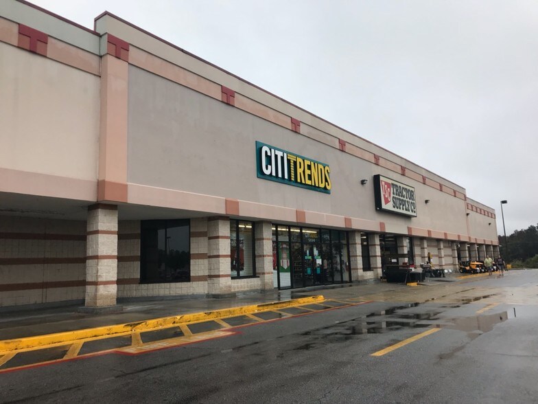 More Photos Of 1200-1320 S Madison Ave, Douglas Storefront For Lease