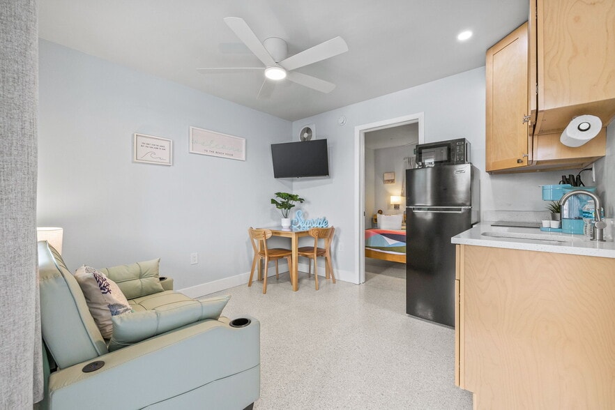 More Photos Of 12100 Gulf Blvd, Treasure Island Hotel For Sale
