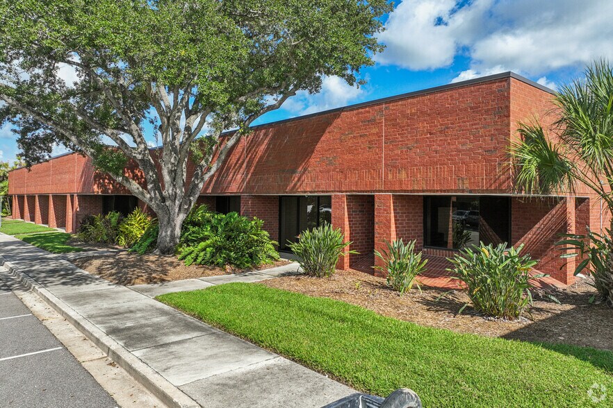 More Photos Of 5802 Breckenridge Pky, Tampa Unknown For Lease