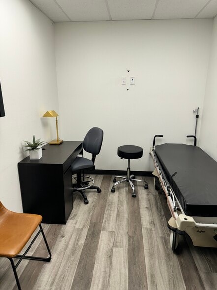 More Photos Of 1302 N Stanton St, El Paso Medical For Sale