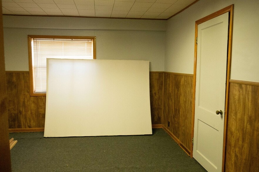 More Photos Of 501 S Topeka St, El Dorado Specialty For Sale