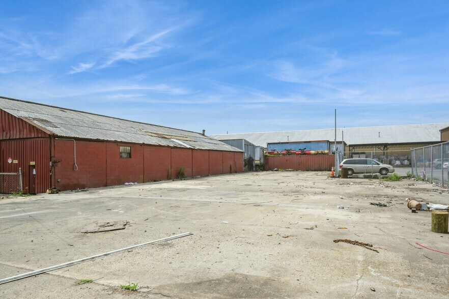 More Photos Of 3578 Maple Ct, Oceanside Warehouse For Lease