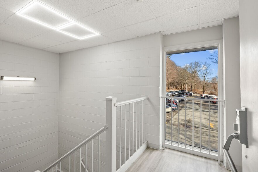 More Photos Of 29 N Airmont Rd, Suffern Medical For Lease