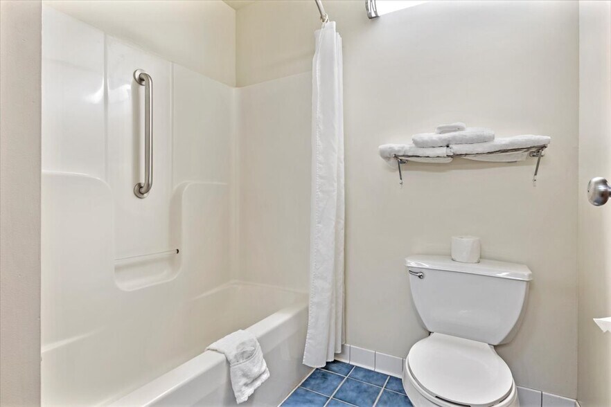 More Photos Of 3440 E Clear Lake Ave, Springfield Hotel For Sale