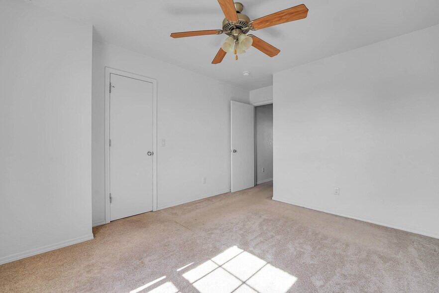 More Photos Of 1501 Wade St, Sayre Apartments For Sale