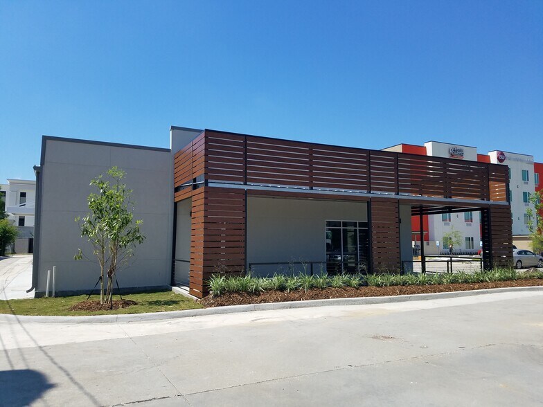 More Photos Of 2705 W Highway 30, Gonzales Freestanding For Lease