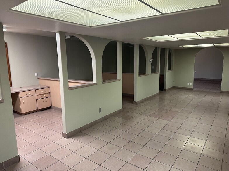 More Photos Of 5935-5975 Polaris Ave, Las Vegas Service For Lease