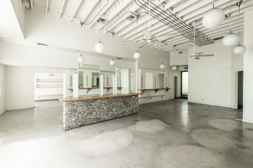 More Photos Of 723-727 N Fairfax Ave, Los Angeles General Retail For Lease