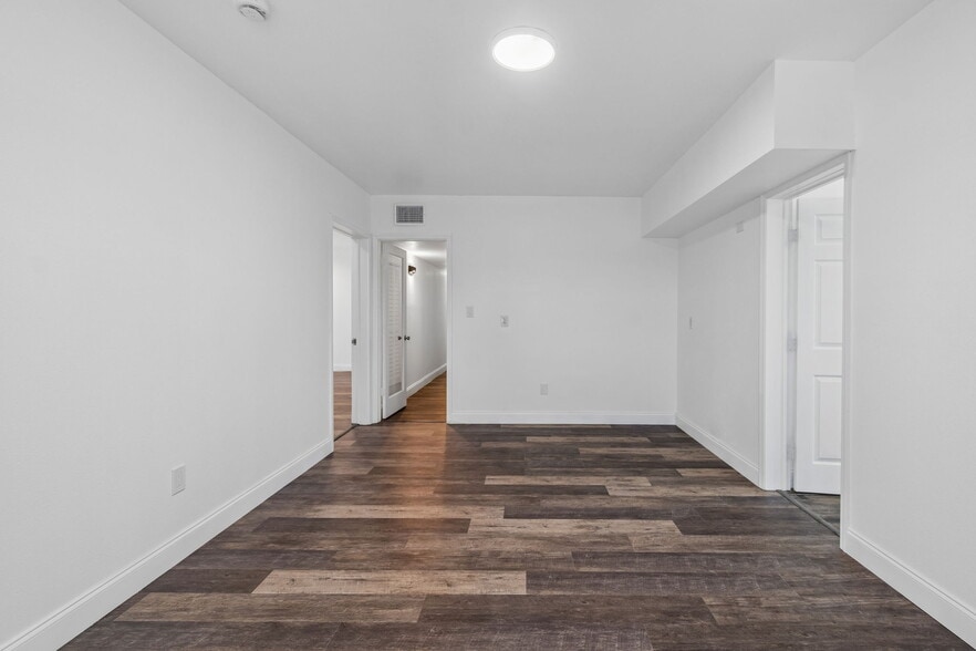 More Photos Of 6536 Lincoln Way N, Saint Petersburg Office For Lease