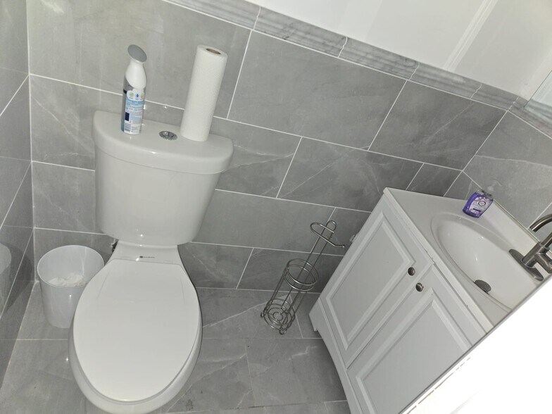 More Photos Of 5311 Kennedy Blvd E, West New York Medical For Lease