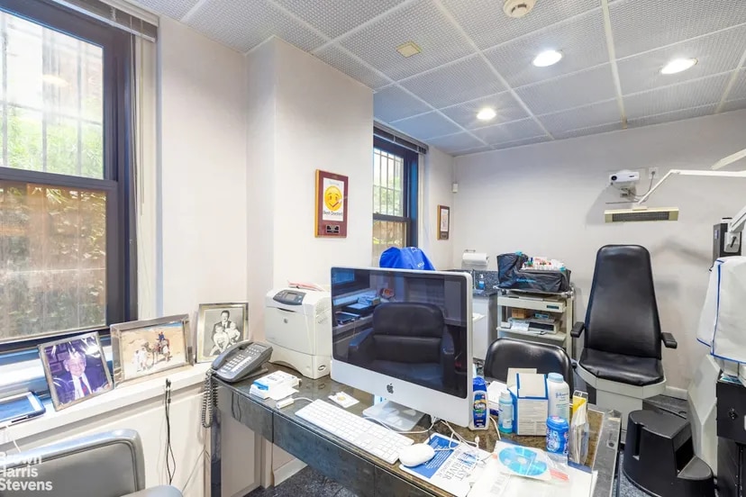More Photos Of 115 E 61st St, New York Medical For Sale