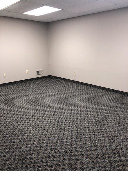 More Photos Of 815 W Liberty St, Medina Warehouse For Lease