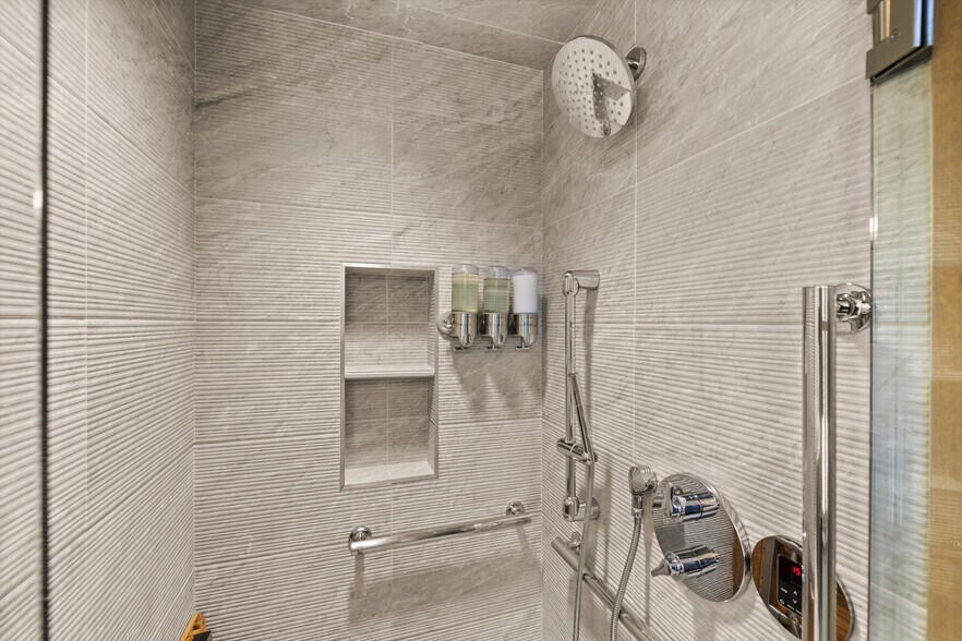 More Photos Of 122 W Main St, Aspen Office Residential For Sale