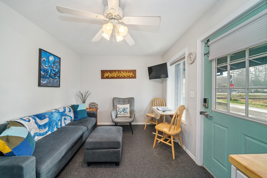 More Photos Of 105 S 6th Ave, Rockaway Beach Hotel For Sale