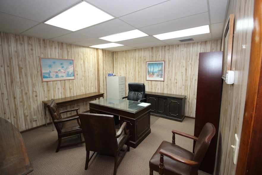 More Photos Of 1930-1934 Tyler St, Hollywood Office For Lease