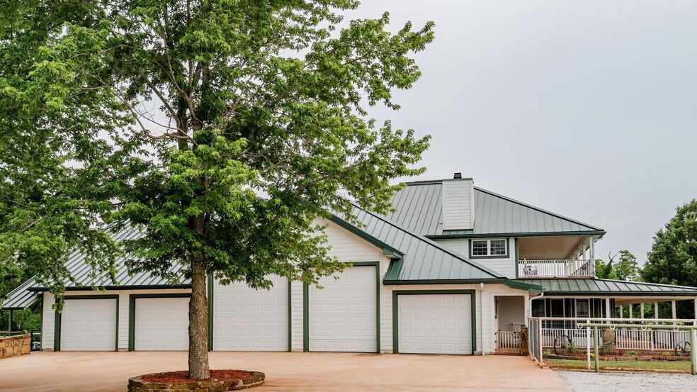 More Photos Of 352 MO-245, Dadeville Horse Stables For Sale