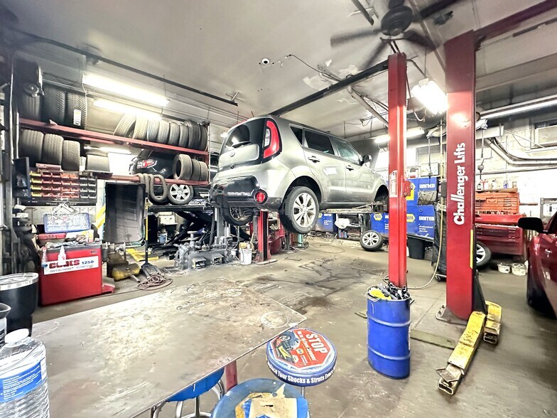 More Photos Of 611 W Manlius St, East Syracuse Auto Repair For Sale