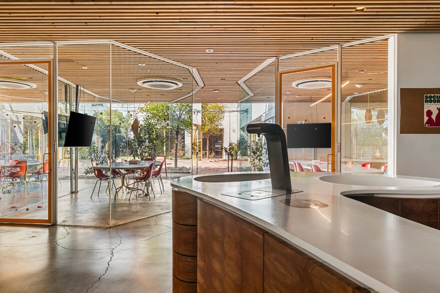 More Photos Of 1370 N St Andrews Pl, Los Angeles Office For Sale