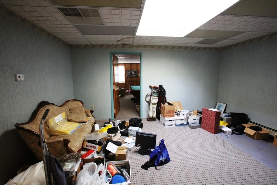 More Photos Of 6 N Black Horse Pike, Runnemede Storefront Retail Residential For Lease