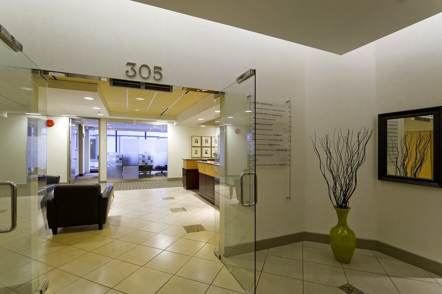 More Photos Of 5811 Cooney Rd, Richmond Office For Lease