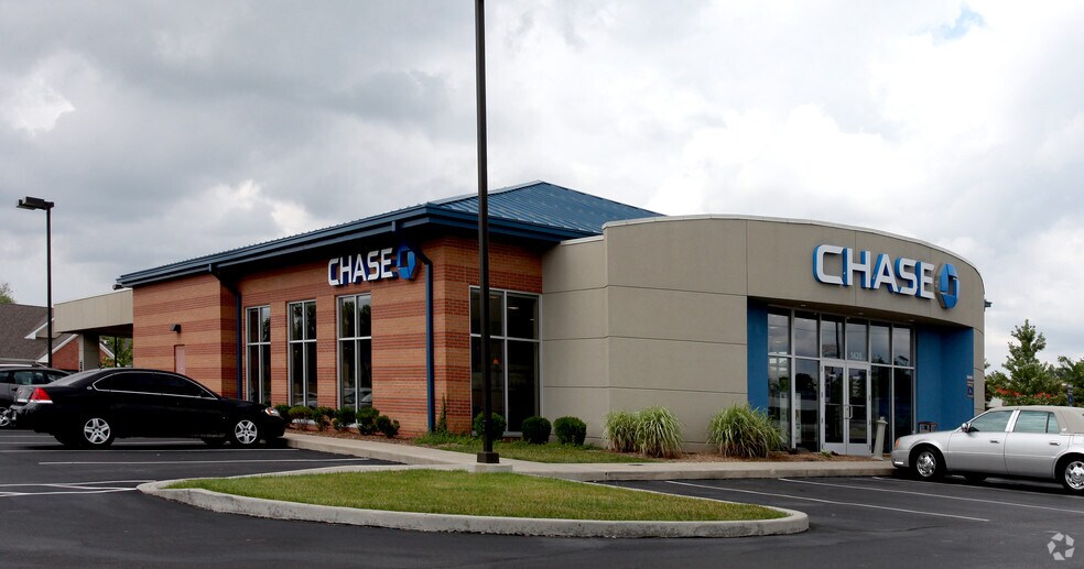 More Photos Of 1330-1350 W Southport Rd, Indianapolis Unknown For Lease