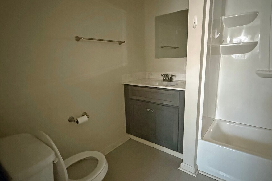 More Photos Of 103 N High St, Franklin Office Residential For Sale