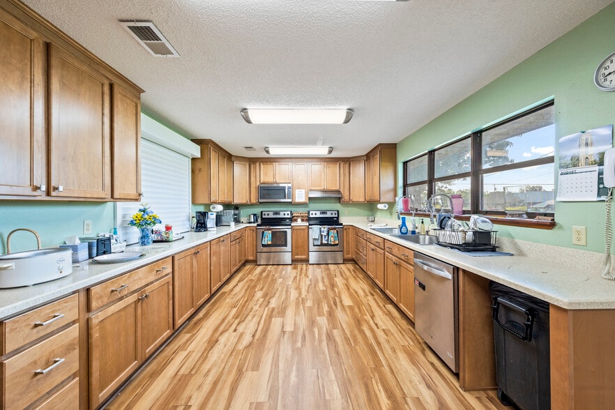 More Photos Of 5056 FL-47, Lake City Specialty For Sale