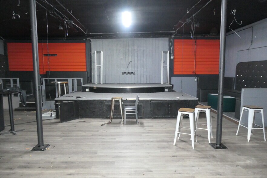 More Photos Of 226-230 Winkler Dr, Houston Storefront Retail Office For Lease