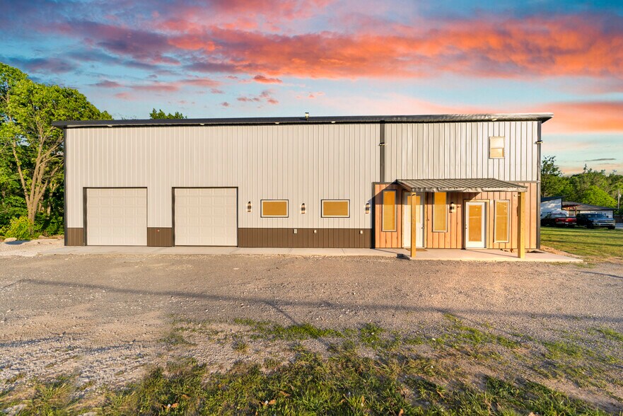 More Photos Of 15427 W Highway 12, Gentry Flex For Sale
