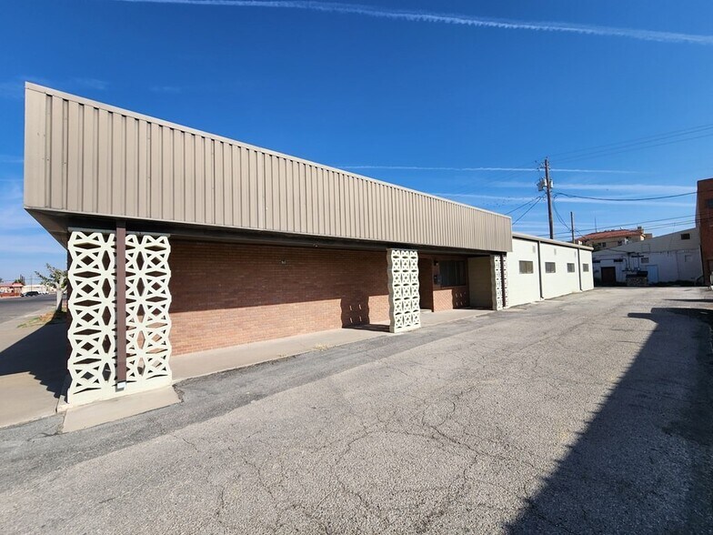 More Photos Of 420 S Cypress St, Pecos Office For Sale